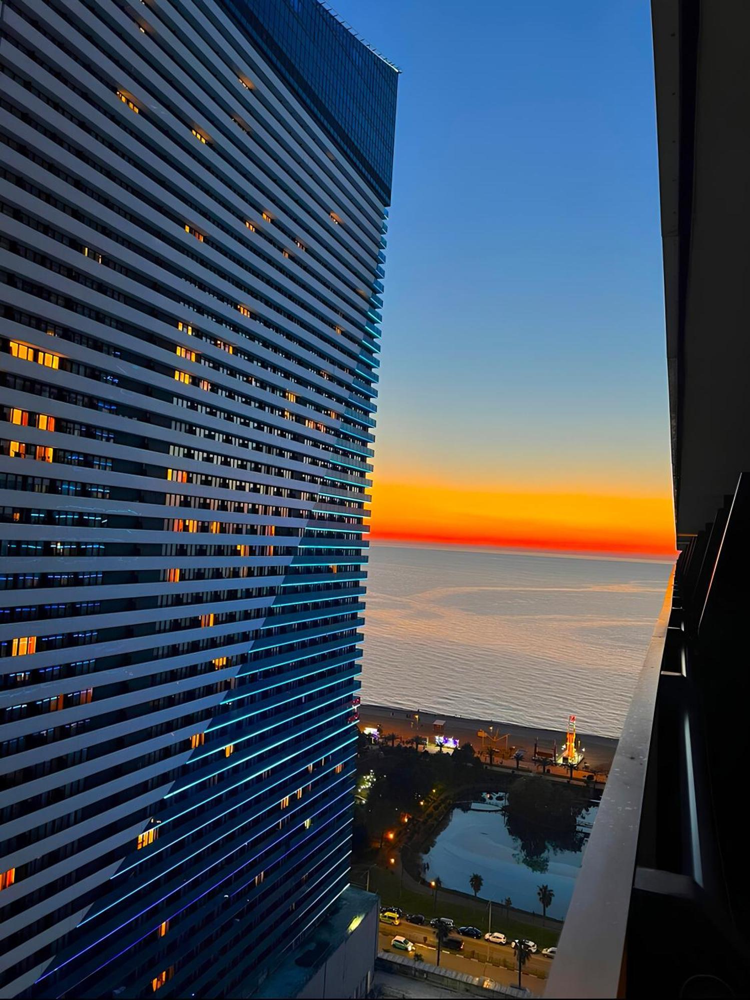 Orbi Panoramic Aparthotel Batumi Exterior photo